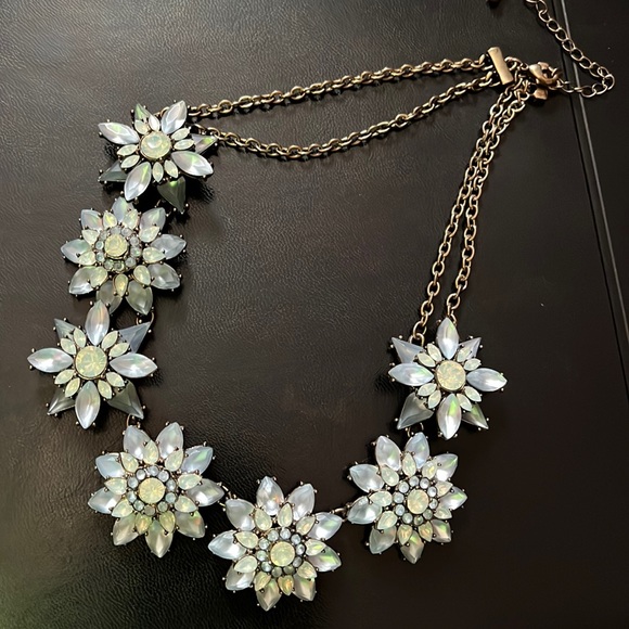 Francesca’s floral bib necklace - Picture 1 of 3